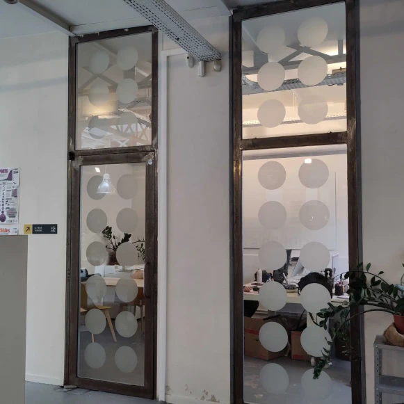 Bureau privé 30 m² 10 postes Location bureau Rue des Arquebusiers Paris 75003 - photo 4