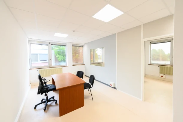 Bureau privé - 68390 - 2 postes - 360€