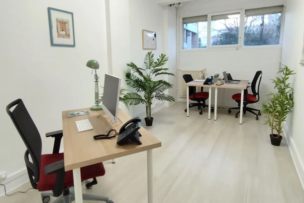 Bureau privé - 93100 - 3 postes - 649€