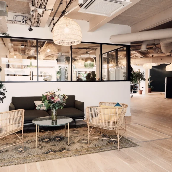 Espace indépendant 450 m² 68 postes Location bureau Rue Duhesme Paris 75018 - photo 4