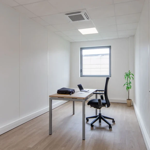 Bureau privé 15 m² 2 postes Location bureau Avenue Christian Doppler Bailly-Romainvilliers 77700 - photo 1