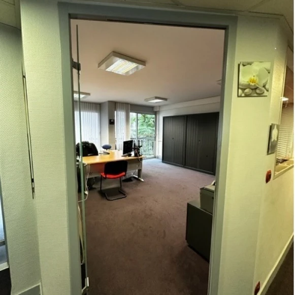 Espace indépendant 32 m² 4 postes Location bureau Avenue Foch Saint-Mandé 94160 - photo 4