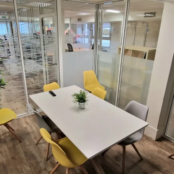 Bureau privé 21 m² 5 postes Coworking Rue Cardinet Paris 75017 - photo 7