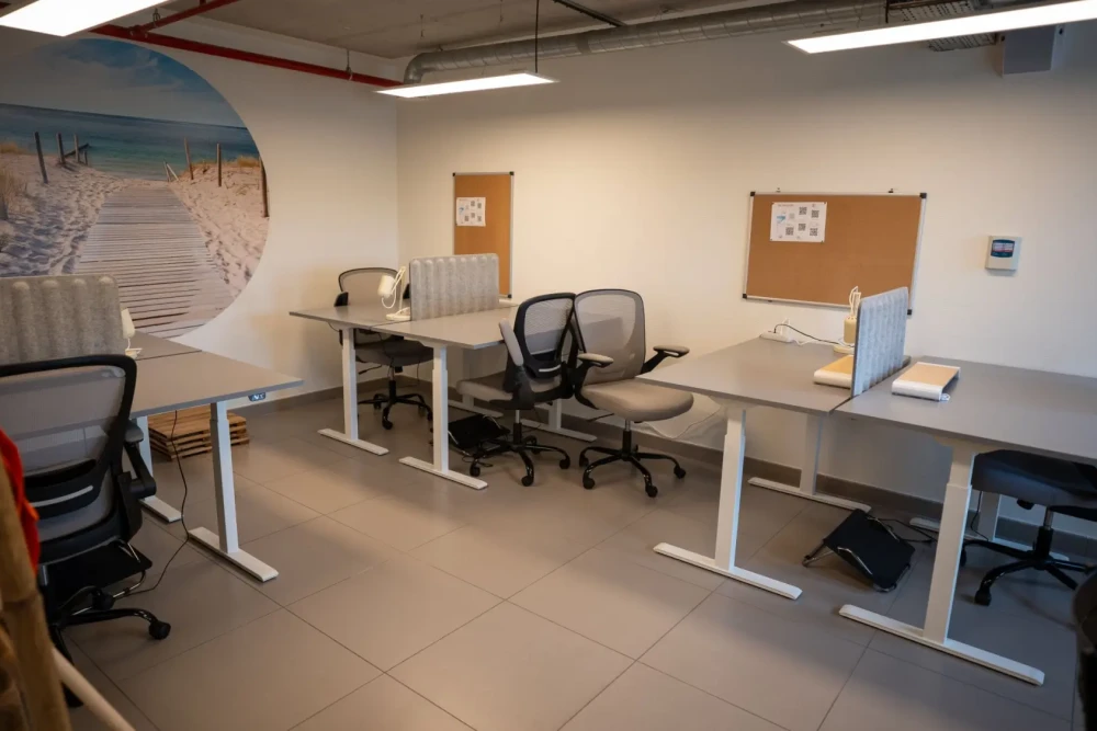 Open Space - 01210 - 16 postes - 150€