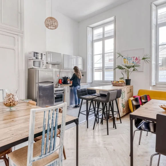 Bureau privé 30 m² 6 postes Location bureau Rue Judaïque Bordeaux 33000 - photo 4