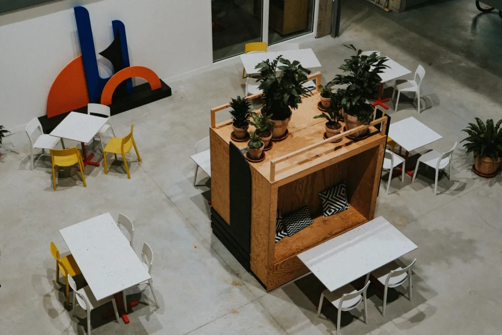 Open Space - 44200 - 25 postes - 320€