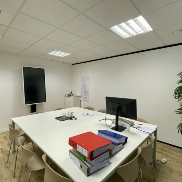 Bureau privé 12 m² 3 postes Coworking Rue de Wambrechies Marquette-lez-Lille 59520 - photo 1