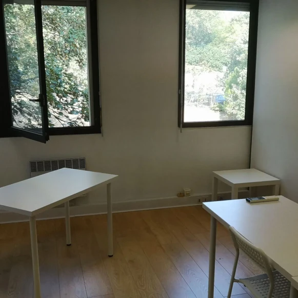 Bureau privé 13 m² 3 postes Coworking Impasse René Couzinet Toulouse 31500 - photo 1