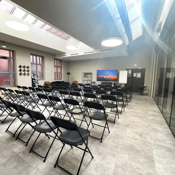 Bureau privé 10 m² 2 postes Coworking Avenue Thiers Nice 06000 - photo 5