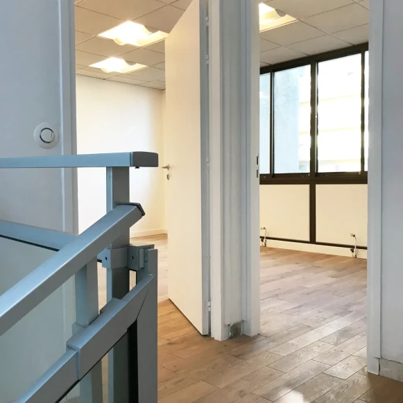 Espace indépendant 42 m² 7 postes Coworking Rue Massue Vincennes 94300 - photo 4