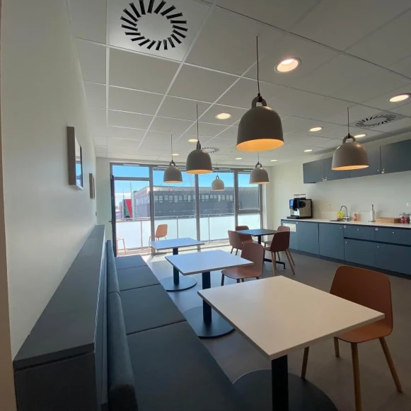 Bureau privé 15 m² 3 postes Coworking Rue Henry de Monfreid Brest 29200 - photo 4