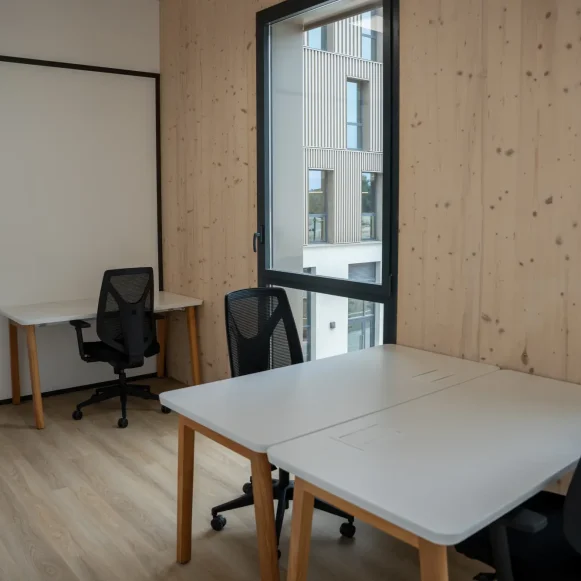 Bureau privé 13 m² 3 postes Coworking Rue Maryam Mirzakhani Montpellier 34000 - photo 1
