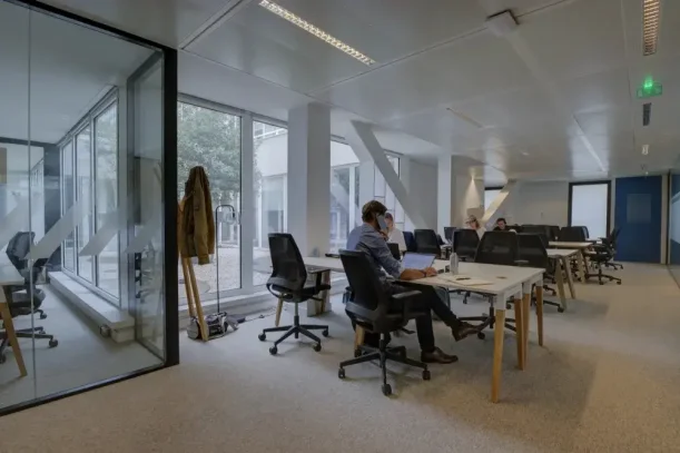 Open Space - 69003 - 30 postes - 200€