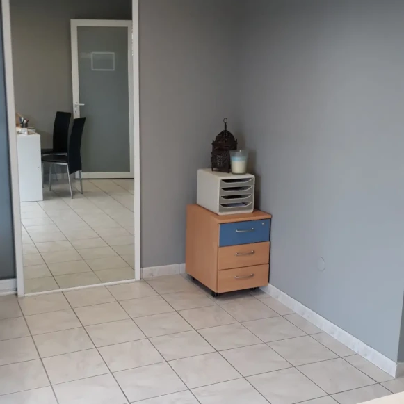 Bureau privé 15 m² 4 postes Location bureau Rue Alfred Sauvy Pollestres 66450 - photo 8