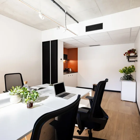 Bureau privé 17 m² 5 postes Location bureau Boulevard Voltaire Paris 75011 - photo 1