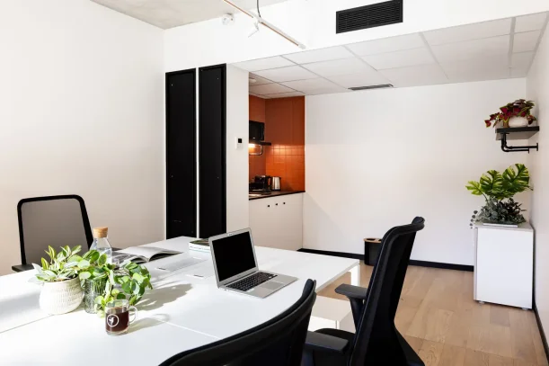 Bureau privé - 75011 - 5 postes - 4125€