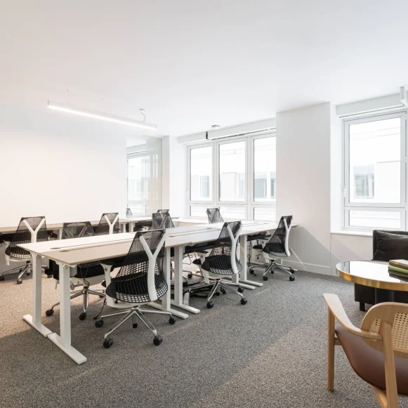 Bureau privé 27 m² 12 postes Coworking Rue de Montholon Paris 75009 - photo 11