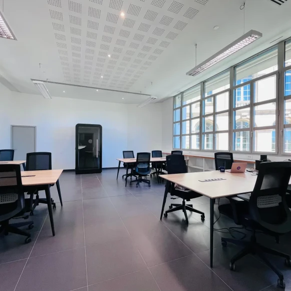 Bureau privé 66 m² 16 postes Location bureau Montée du Saint-Esprit Marseille 13002 - photo 2