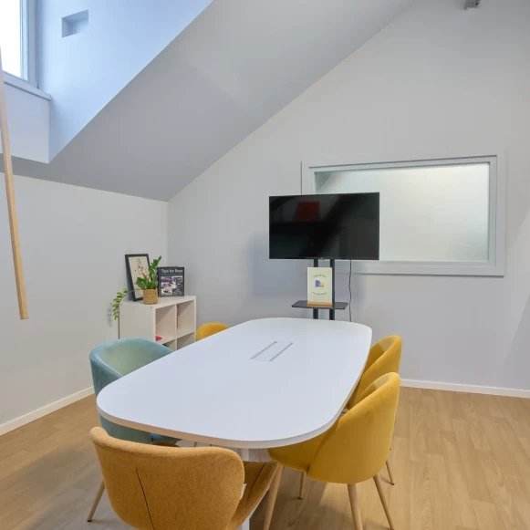 Bureau privé 17 m² 6 postes Coworking Cour des Cigarières Strasbourg 67000 - photo 10