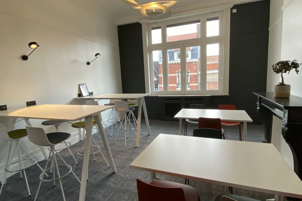 Open Space - 59100 - 20 postes - 200€