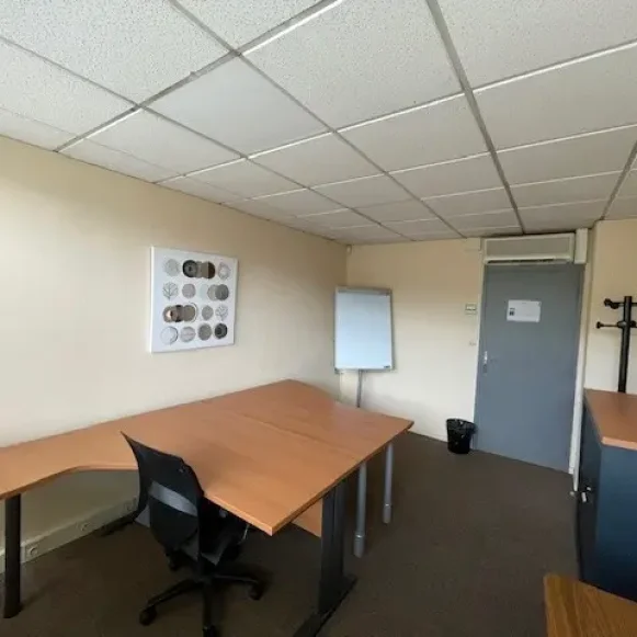 Bureau privé 12 m² 2 postes Coworking Avenue Gustave Eiffel Mérignac 33700 - photo 5
