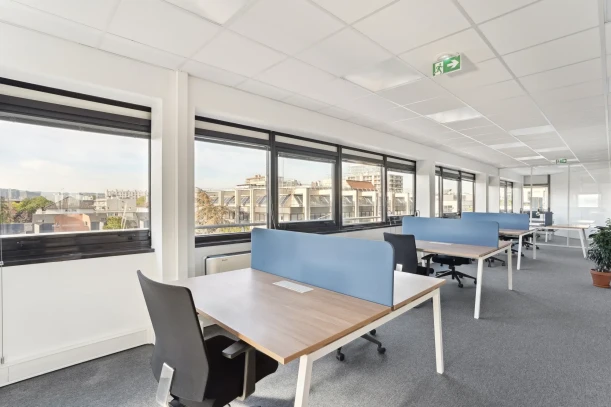 Open Space - 92500 - 10 postes - 290€