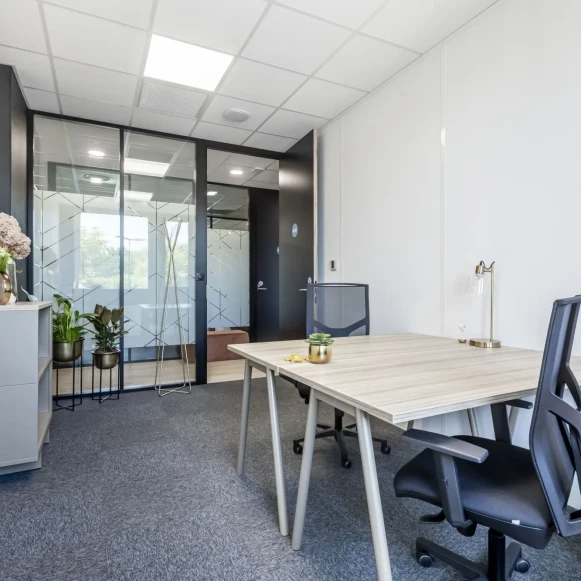 Bureau privé 12 m² 2 postes Coworking Rue du Château d'Orgemont Angers 49000 - photo 5