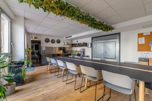 Bureau privé - 75009 - 20 postes - 8000€