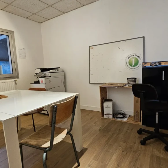 Open Space  10 postes Location bureau Rue Jean de la Fontaine La Roche-Bernard 56130 - photo 9