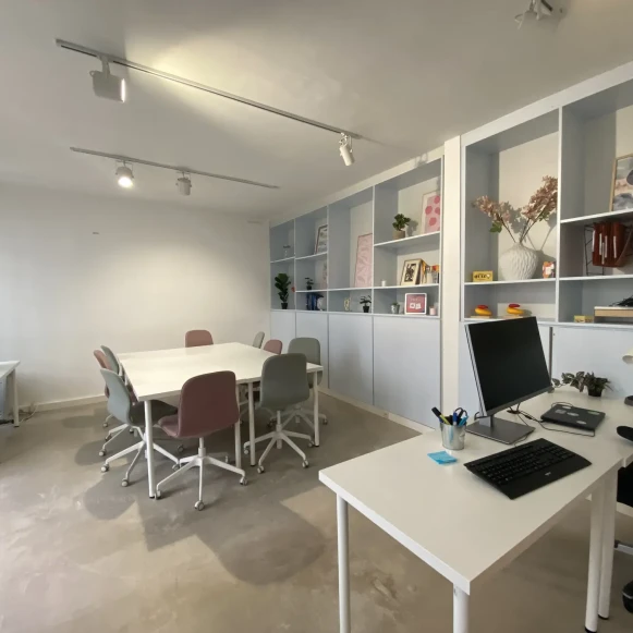 Bureau privé 35 m² 8 postes Coworking Rue des Filles du Calvaire Paris 75003 - photo 4