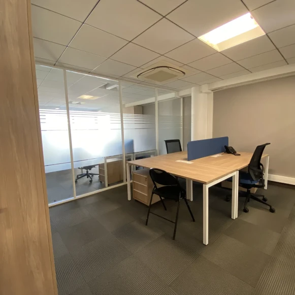 Bureau privé 15 m² 3 postes Location bureau Rue Diderot Nanterre 92000 - photo 1