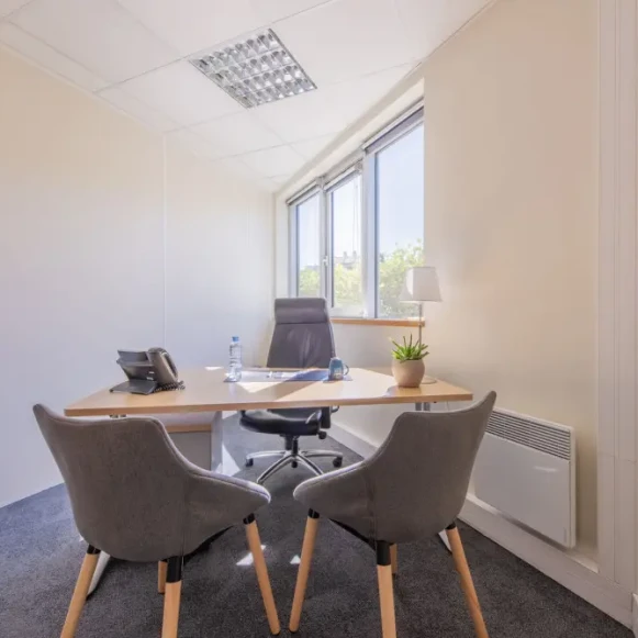 Bureau privé 17 m² 2 postes Coworking Avenue Victor Hugo Boulogne-Billancourt 92100 - photo 9