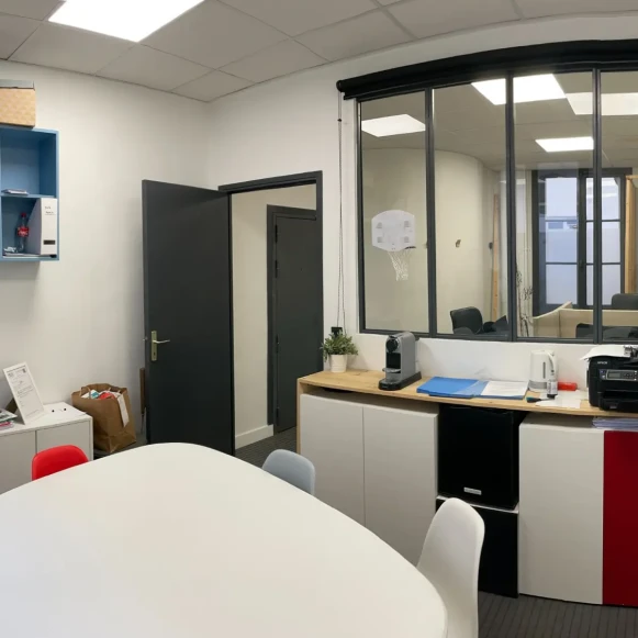 Espace indépendant 25 m² 4 postes Location bureau Rue Aristide Briand Levallois-Perret 92300 - photo 3