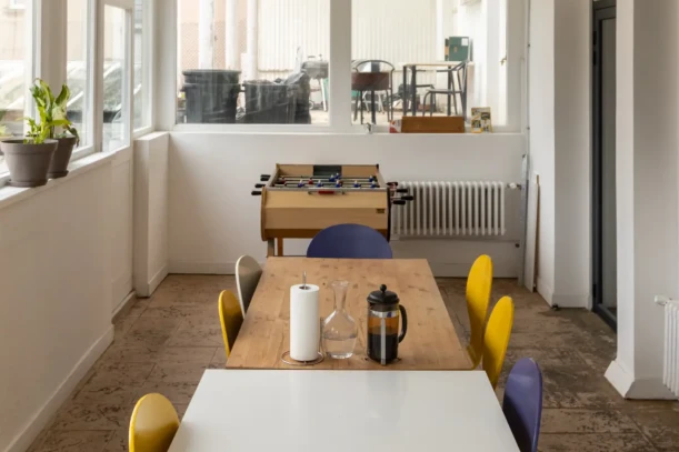 Open Space - 93100 - 4 postes - 220€