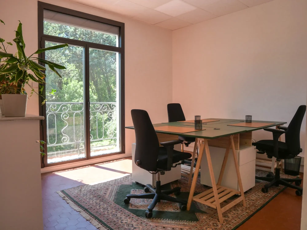 Espace indépendant - 13090 - 22 postes - 9000€