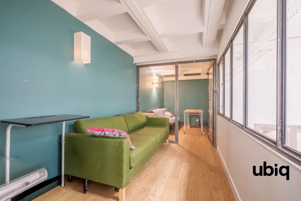 Espace indépendant - 75020 - 32 postes - 8300€