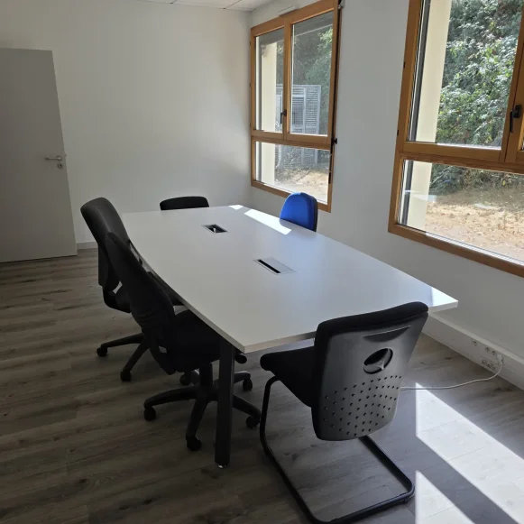Bureau privé 17 m² 4 postes Location bureau Rue de Bray Cesson-Sévigné 35510 - photo 2