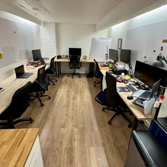 Bureau privé 30 m² 6 postes Coworking Rue Joseph de Maistre Paris 75018 - photo 3