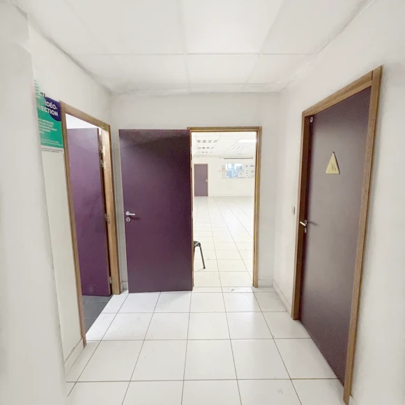 Espace indépendant 156 m² 25 postes Location bureau Rue du Moulin Joly Paris 75011 - photo 4