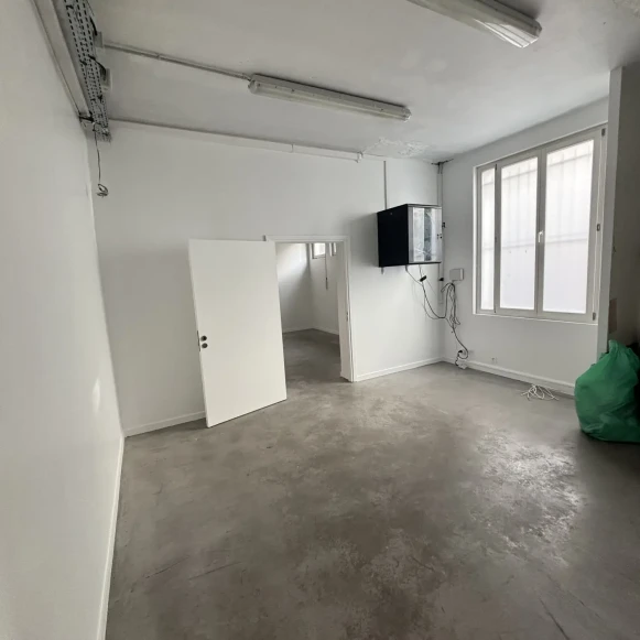 Espace indépendant 252 m² 30 postes Coworking Rue des Sorins Montreuil 93100 - photo 1