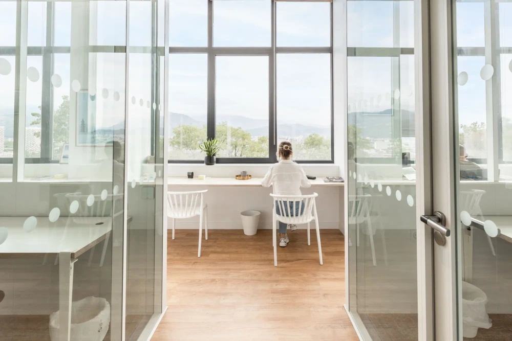 Open Space - 38000 - 25 postes - 199€