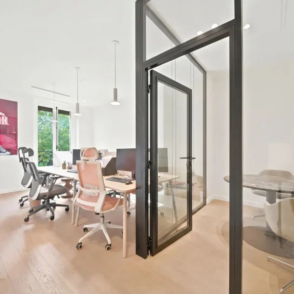 Bureau privé 30 m² 6 postes Location bureau Avenue Franklin Delano Roosevelt Paris 75008 - photo 6