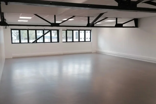 Bureau privé - 69100 - 30 postes - 2400€