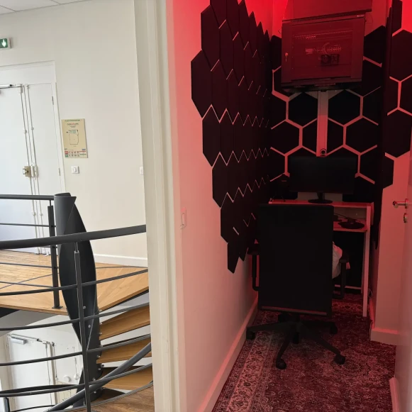 Bureau privé 35 m² 6 postes Coworking Rue d'Hauteville Paris 75010 - photo 3