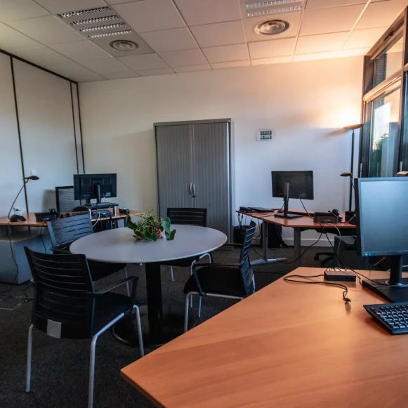 Bureau privé 50 m² 10 postes Location bureau Avenue Général Leclerc Vienne 38200 - photo 1