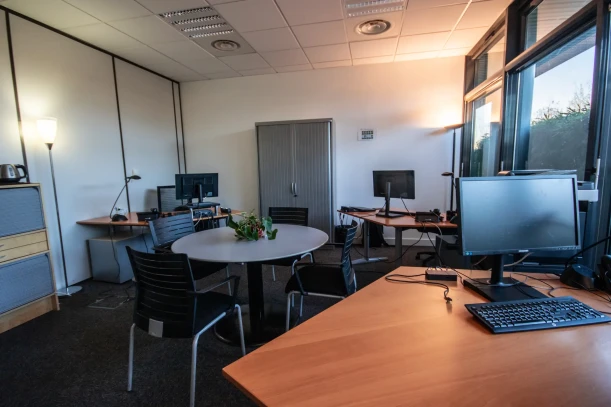 Bureau privé - 38200 - 10 postes - 1430€