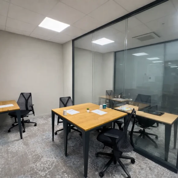 Bureau privé 11 m² 3 postes Coworking Avenue Thiers Nice 06000 - photo 1