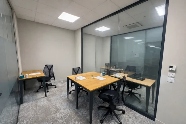 Bureau privé - 06000 - 3 postes - 802€