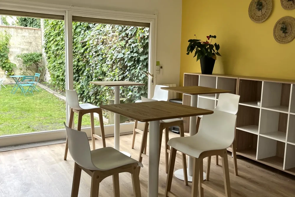 Bureau privé - 33300 - 3 postes - 990€