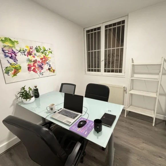 Bureau privé 8 m² 3 postes Coworking Rue du Château Landon Paris 75010 - photo 2